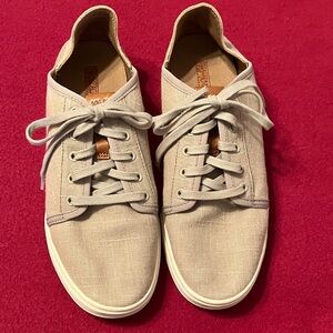 OluKai Pehuea Li Women's Silt/Linen Sneaker size 9